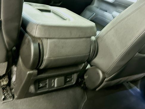 Used 2025 GMC Sierra 1500 SLT AWD/4WD image 28