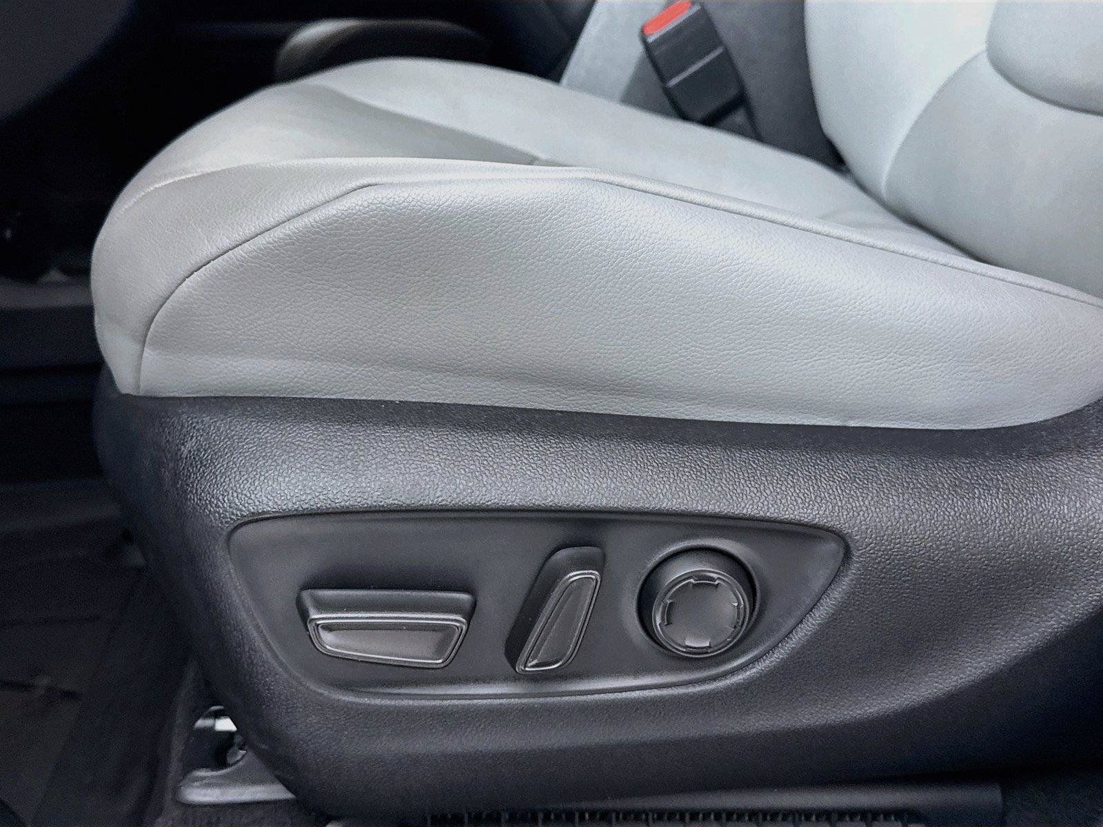 Certified 2026 Toyota Sienna XLE FWD image 30