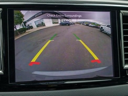 Used 2023 Chrysler Pacifica Touring-L FWD image 11