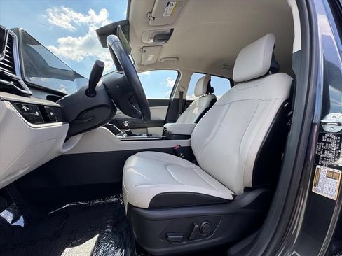 Certified 2024 Kia Sportage EX FWD image 16