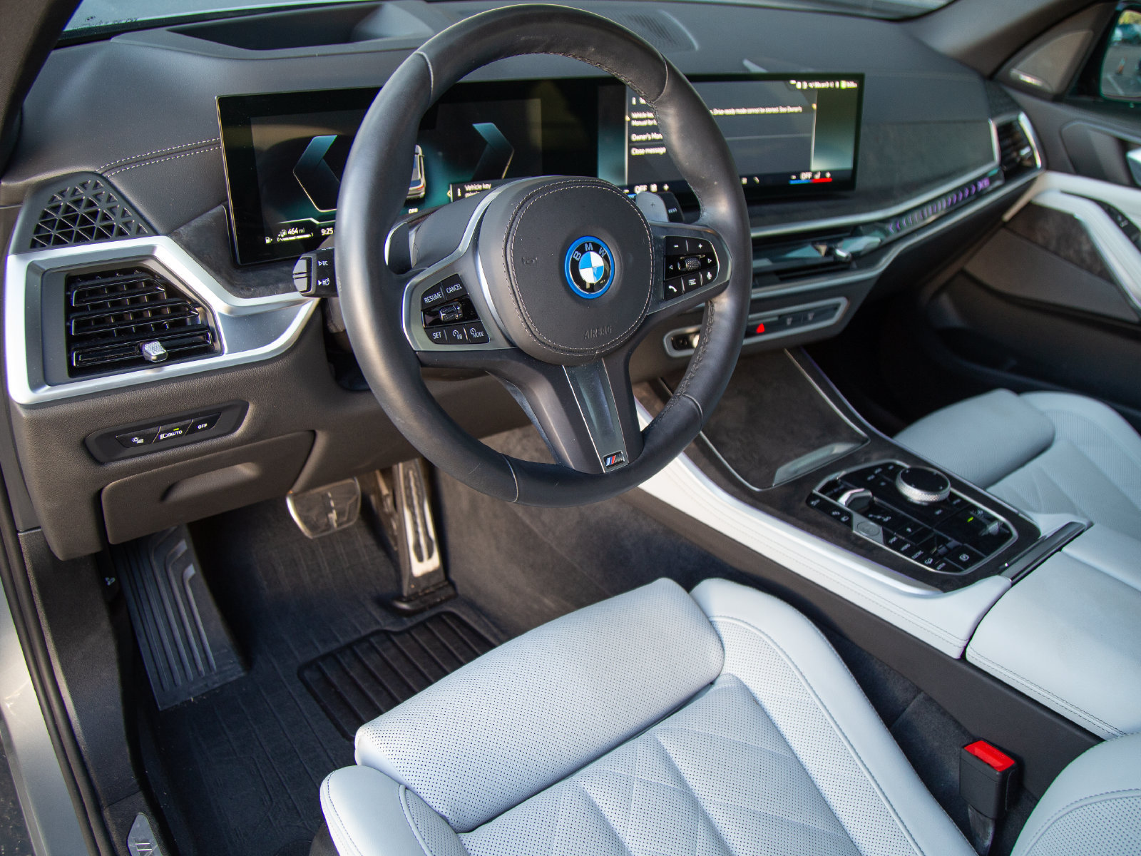 Used 2025 BMW X5 xDrive50e w/ M Sport Package AWD/4WD image 4