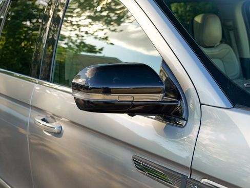 Used 2023 Lincoln Navigator L Reserve AWD/4WD image 10