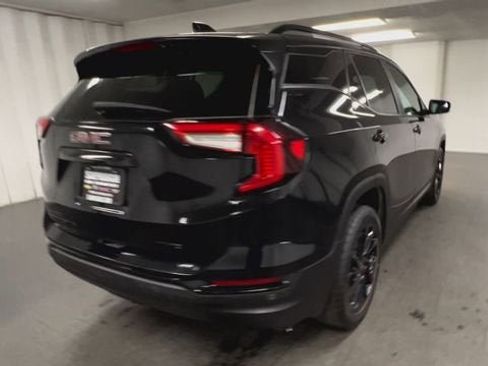 Used 2023 GMC Terrain SLE w/ Driver Convenience Package image 8