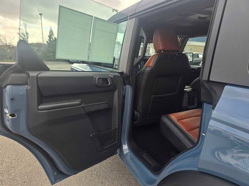 Used 2025 Ford Bronco Base image 17