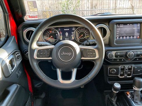 Used 2019 Jeep Wrangler Unlimited Sahara AWD/4WD image 4