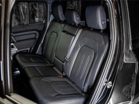 Used 2022 Land Rover Defender 110 S image 13