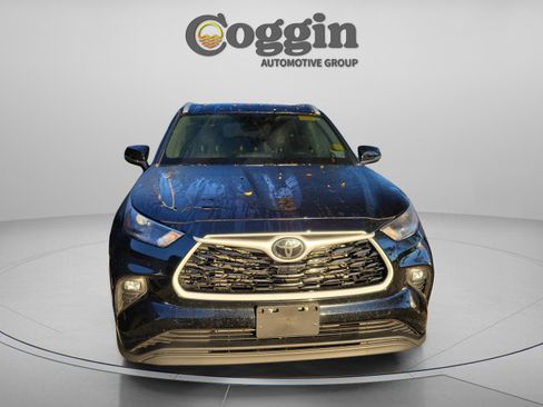 Used 2024 Toyota Highlander XLE image 5