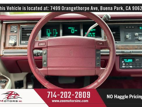 Used 1992 Lincoln Town Car Signature image 18