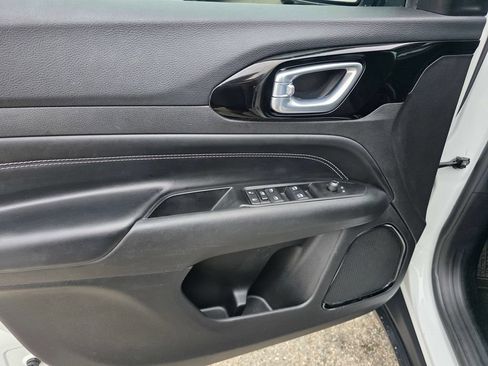 Certified 2022 Jeep Compass Latitude FWD image 13