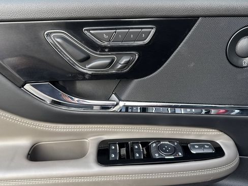 Used 2025 Lincoln Corsair Grand Touring w/ Equipment Group 302A image 11