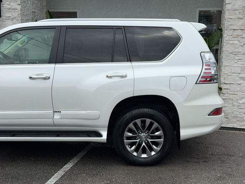 Used 2017 Lexus GX 460 Luxury w/ Preferred Accessory Package AWD/4WD image 11