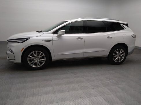 Used 2023 Buick Enclave Essence w/ Experience Buick Package FWD image 2