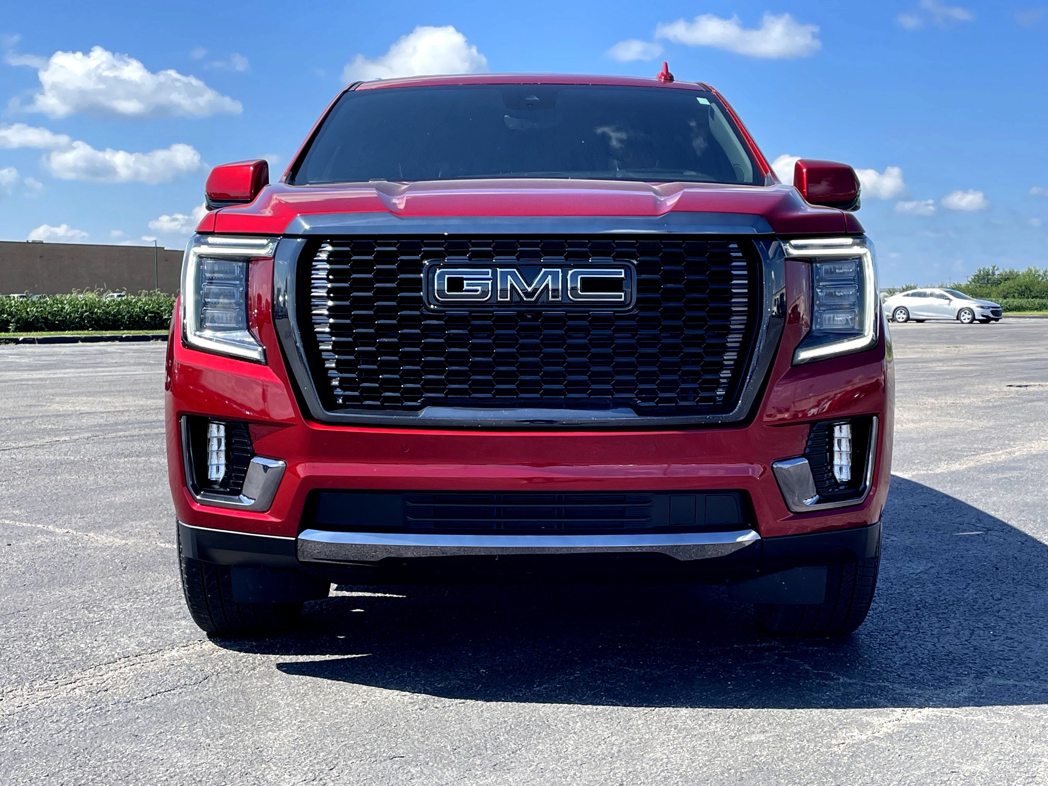 Certified 2023 GMC Yukon Denali Ultimate w/ LPO, Floor Liner Package AWD/4WD image 9