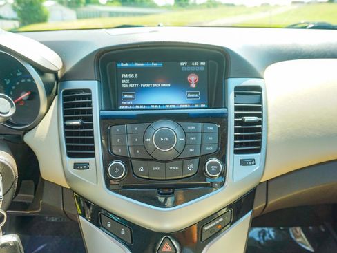 Used 2014 Chevrolet Cruze LT FWD image 12