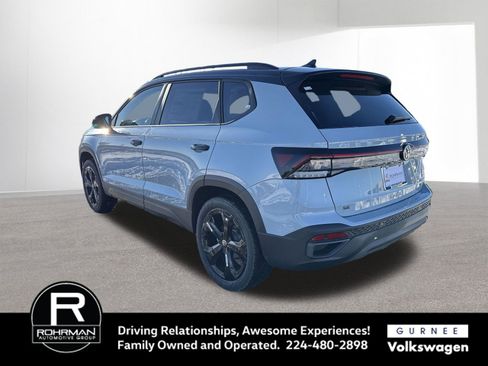 New 2026 Volkswagen Taos SE image 7