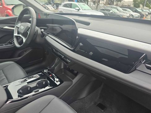 Used 2025 Audi Q6 e-tron Premium w/ Convenience Package image 12