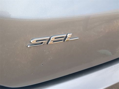 Used 2022 Ford Edge SEL w/ Convenience Package image 9