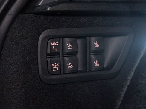 Used 2023 BMW X7 M60i image 38