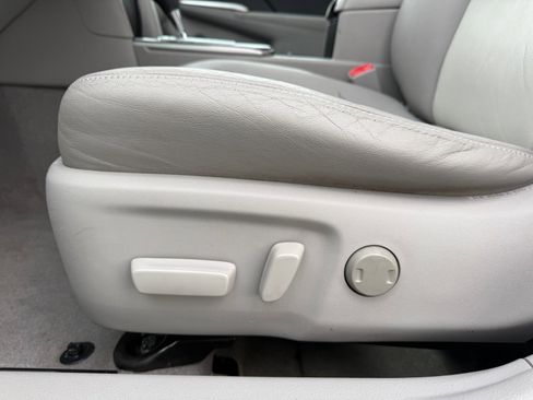 Used 2013 Toyota Camry XLE w/ Leather Pkg image 20