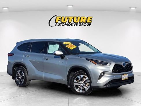 Used 2021 Toyota Highlander XLE image 4