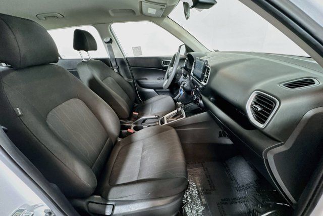 Used 2020 Hyundai Venue SE FWD image 25