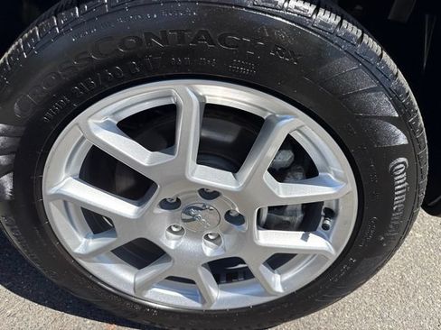 Used 2023 Jeep Renegade Latitude AWD/4WD image 9