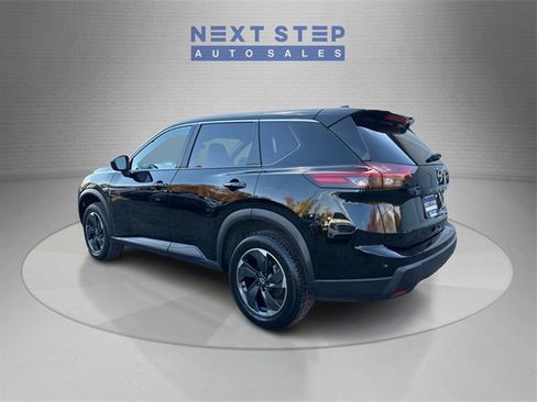 Used 2024 Nissan Rogue SV image 5