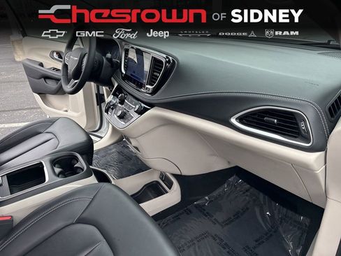 Used 2024 Chrysler Pacifica Touring-L w/ Road Tripper Package image 36