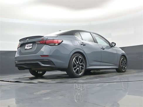 Used 2025 Nissan Sentra SR w/ SR Premium Package image 40