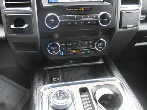 Used 2019 Ford Expedition XLT w/ Equipment Group 202A RWD image 11