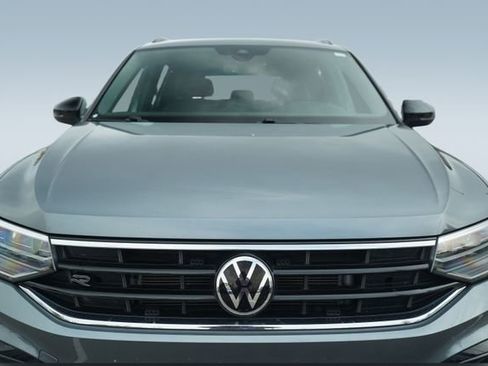 Used 2023 Volkswagen Tiguan SE R-Line image 36