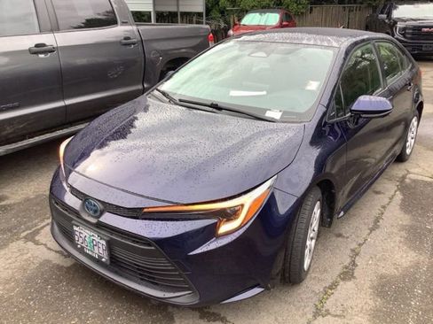 Certified 2023 Toyota Corolla LE FWD image 1