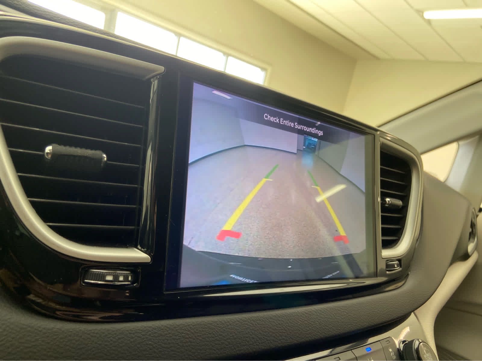 Used 2024 Chrysler Pacifica Touring-L FWD image 33