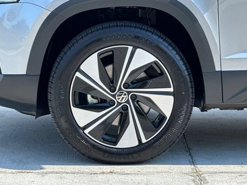 Certified 2026 Volkswagen Taos SE w/ Panoramic Sunroof Package AWD/4WD image 26
