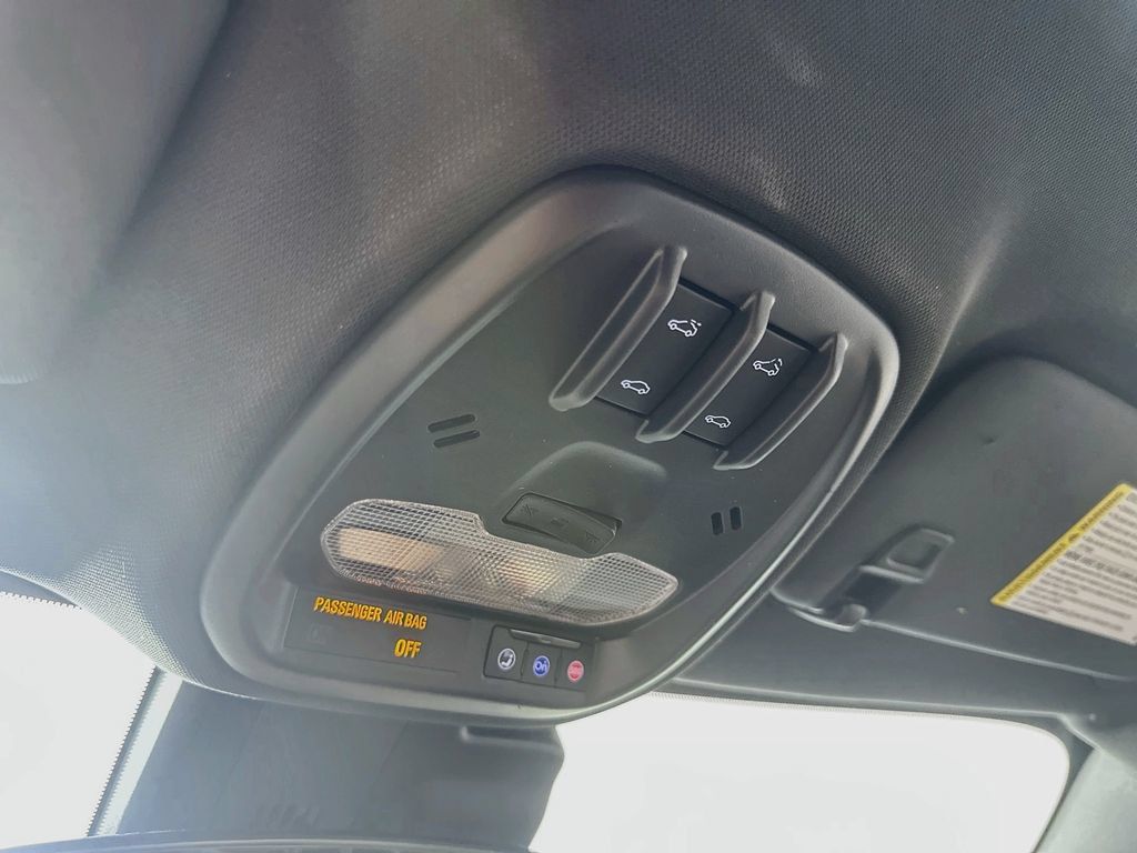 Used 2025 Chevrolet Trax RS w/ Sunroof Package FWD image 34