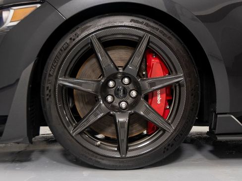 Used 2022 Ford Mustang Shelby GT500 w/ Carbon Fiber Track Pack RWD image 9