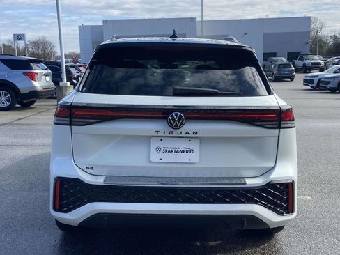 New 2026 Volkswagen Tiguan SE R-Line FWD image 6