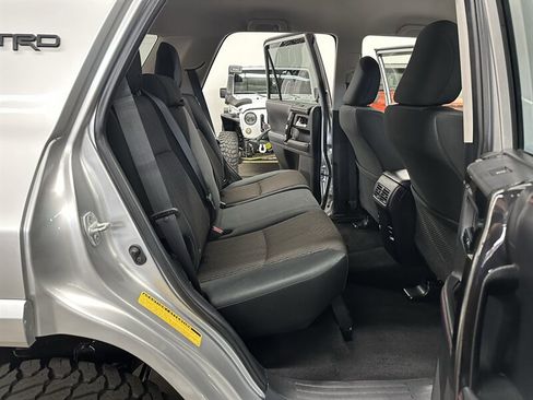 Used 2017 Toyota 4Runner TRD Off-Road AWD/4WD image 18