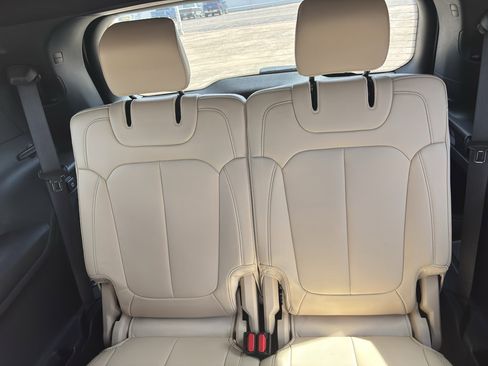 Used 2024 Jeep Grand Cherokee L Limited w/ Black Appearance Package image 11