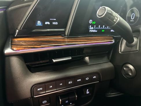 Certified 2022 Cadillac Escalade Premium Luxury w/ Performance Package AWD/4WD image 14