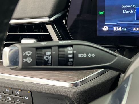 Used 2025 Chevrolet Suburban Z71 image 49