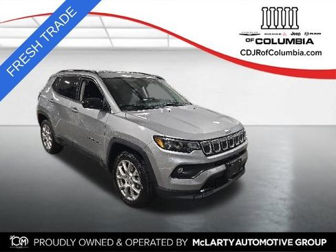 Used 2022 Jeep Compass Latitude AWD/4WD image 1