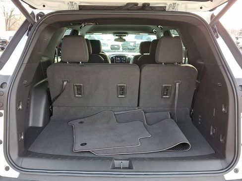 Used 2023 Chevrolet Traverse LT image 32