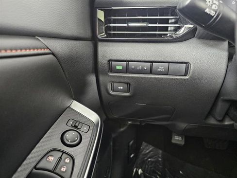 New 2025 Nissan Sentra SR w/ SR Premium Package FWD image 38