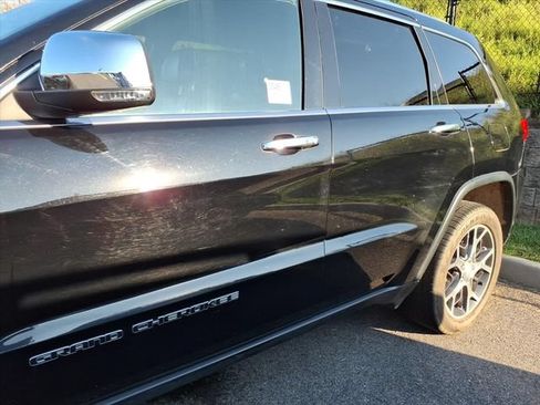 Used 2019 Jeep Grand Cherokee Limited w/ Trailer Tow Group IV AWD/4WD image 3