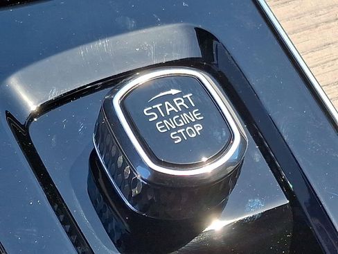 New 2025 Volvo XC90 T8 Core image 15