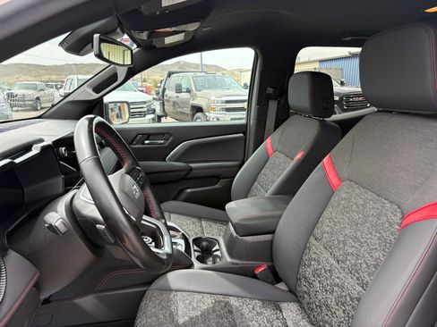Used 2024 Chevrolet Colorado Z71 w/ Z71 Convenience Package 2 AWD/4WD image 12