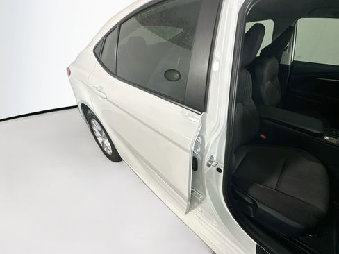 Used 2025 Toyota Camry LE FWD image 28