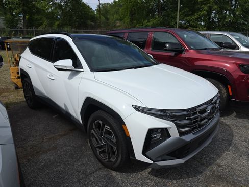 Used 2025 Hyundai Tucson Limited AWD/4WD image 1