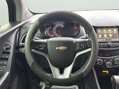 Used 2019 Chevrolet Trax LT w/ LT Convenience Package AWD/4WD image 19